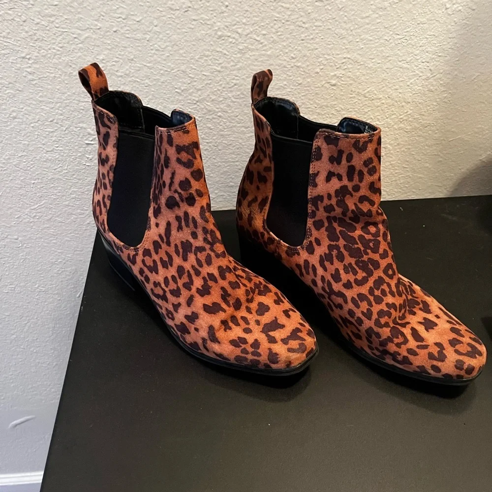 Target Brown Ankle Boots Sleek Suede Design - Picture 3 of 6